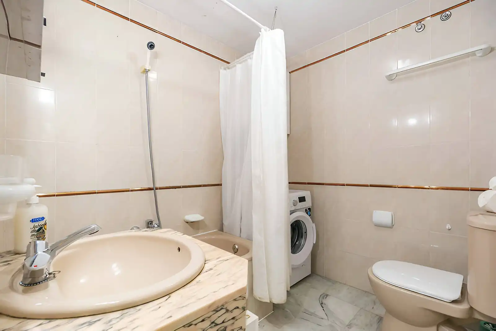 Baño de Planta baja en venta en Benalmádena con Aire acondicionado, Terraza y Piscina