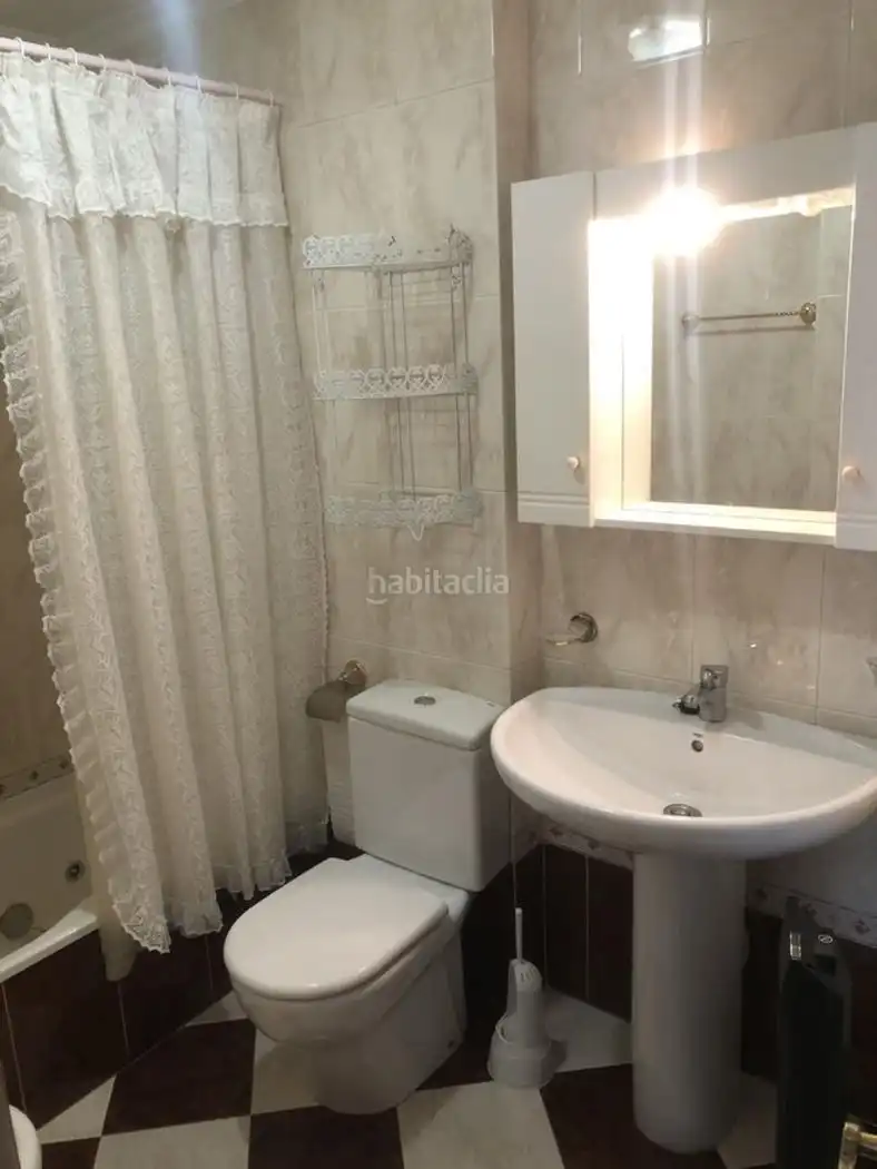 Piso con ascensor en venta en Calle del Lirio 41