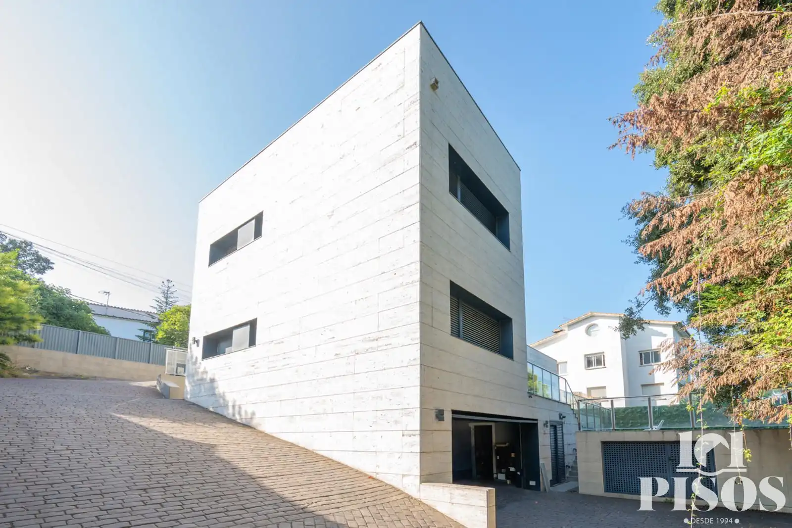 Exterior view of Houses for sale in Sant Cugat del Vallès  with Air Conditioner, Storage room and Swimming Pool