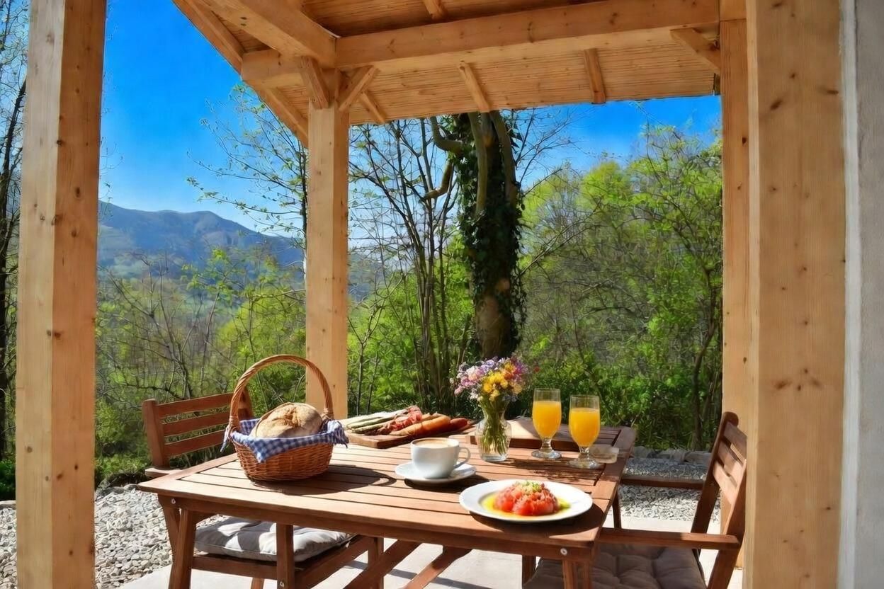 Terrassa de Casa o xalet en venda en Parres amb Moblat