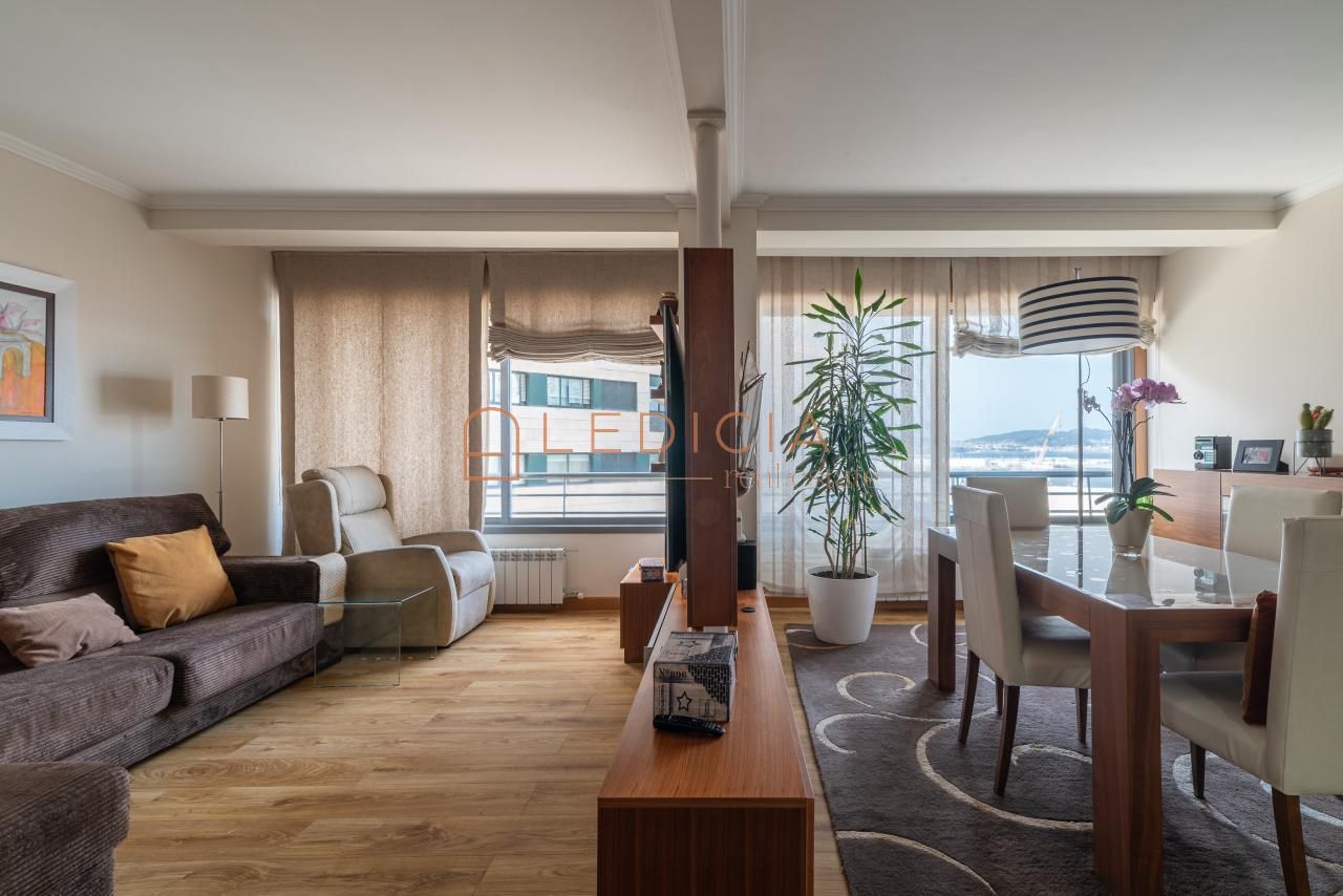 Living room of Flat for sale in Vigo   with Heating, Terrace and Storage room