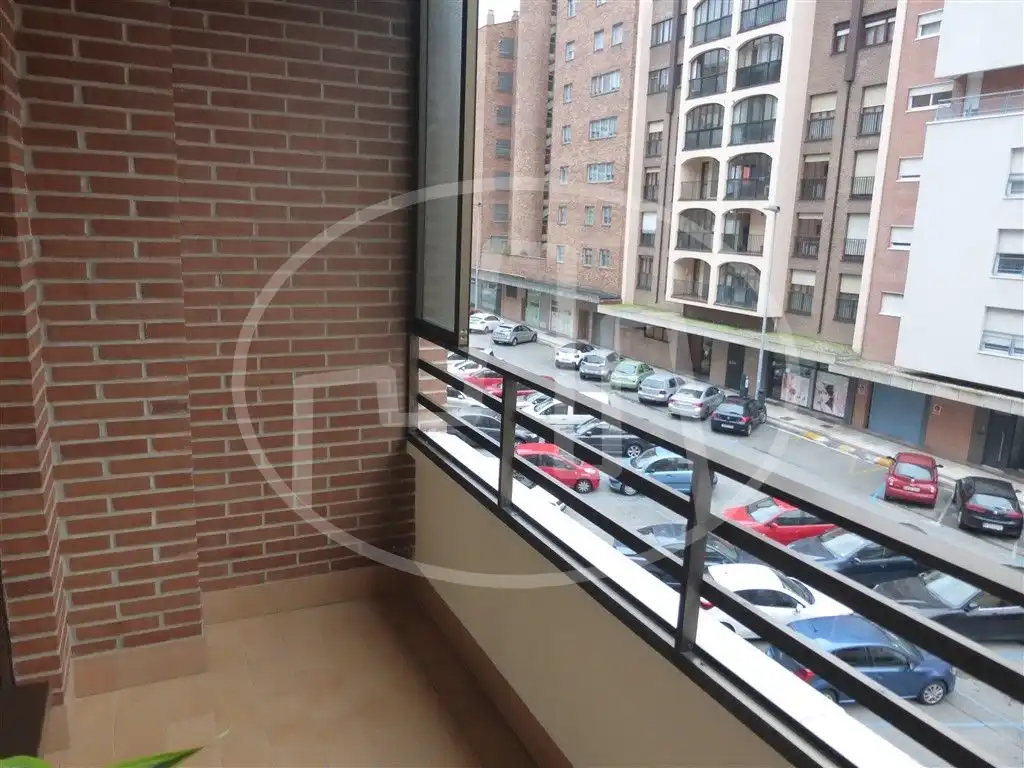 Piso de alquiler en Calle de Irunlarrea, Mendebaldea - Ermitagaña