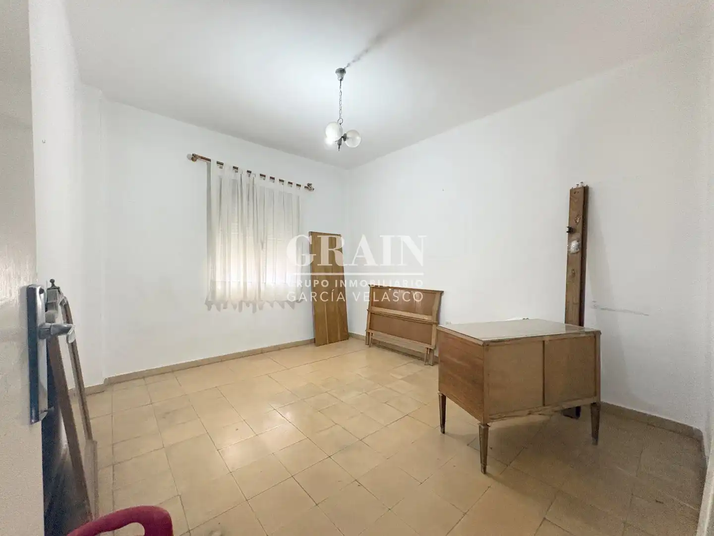 Dormitori de Apartament en venda en Albacete amb Balcó