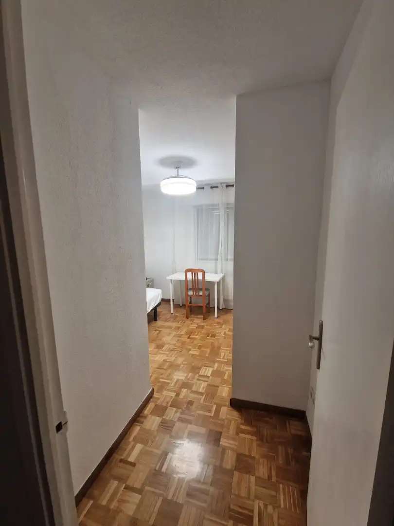 Dormitori de Pis de lloguer en Móstoles amb Calefacció, Parquet i Moblat