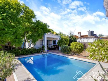 Casa con piscina in vendita a Camí les Marines