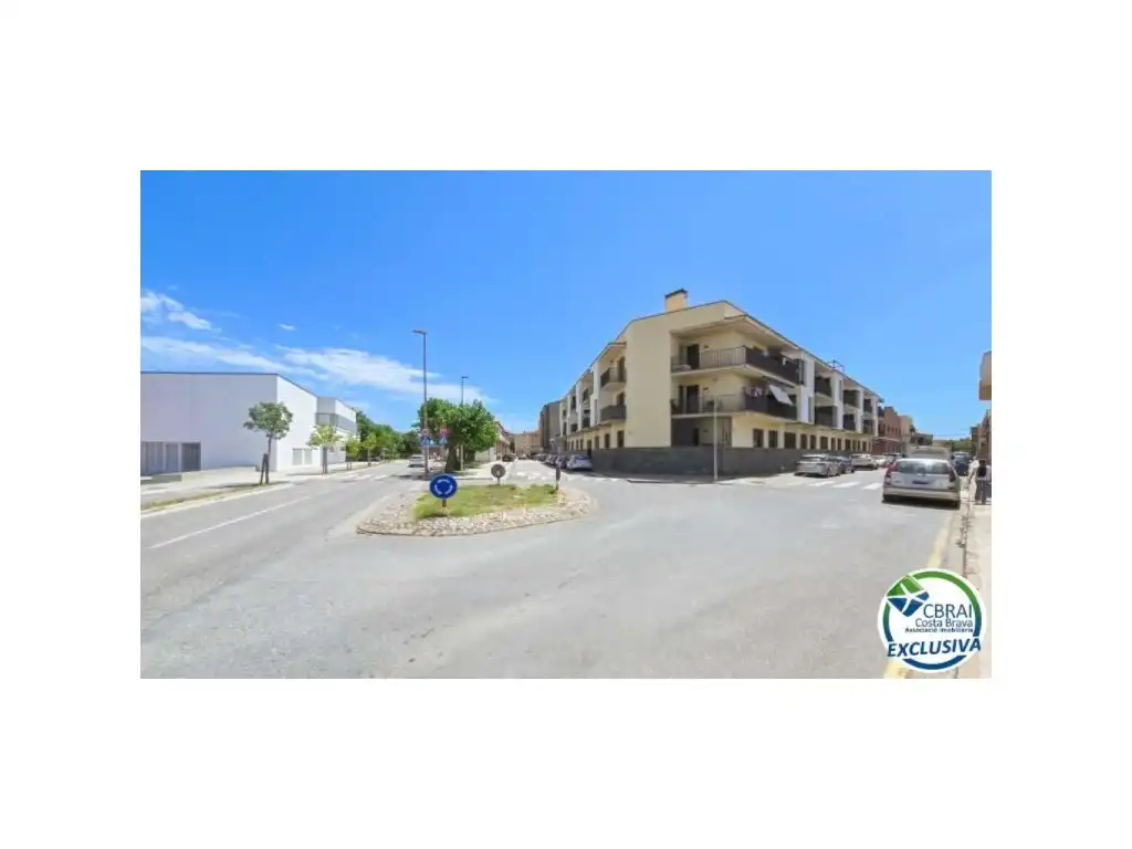 Exterior view of Duplexes for sale in Figueres  with Air Conditioner and Furnished