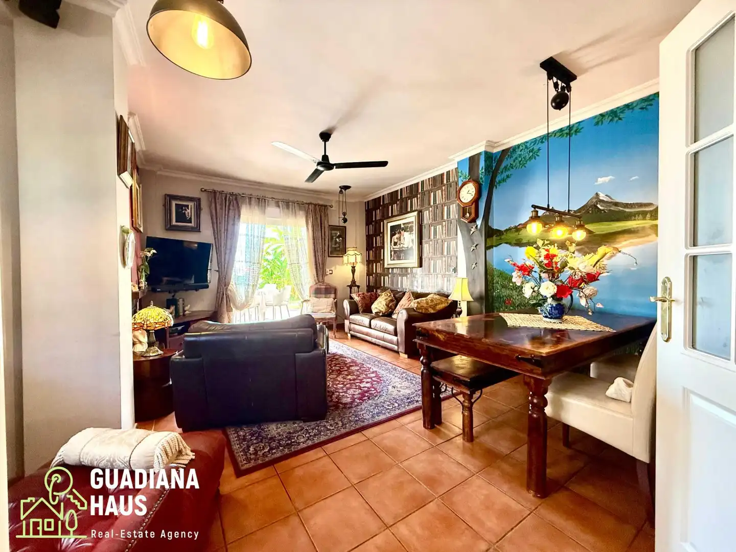 Sala d'estar de Casa adosada en venda en Ayamonte amb Aire condicionat, Calefacció i Jardí privat