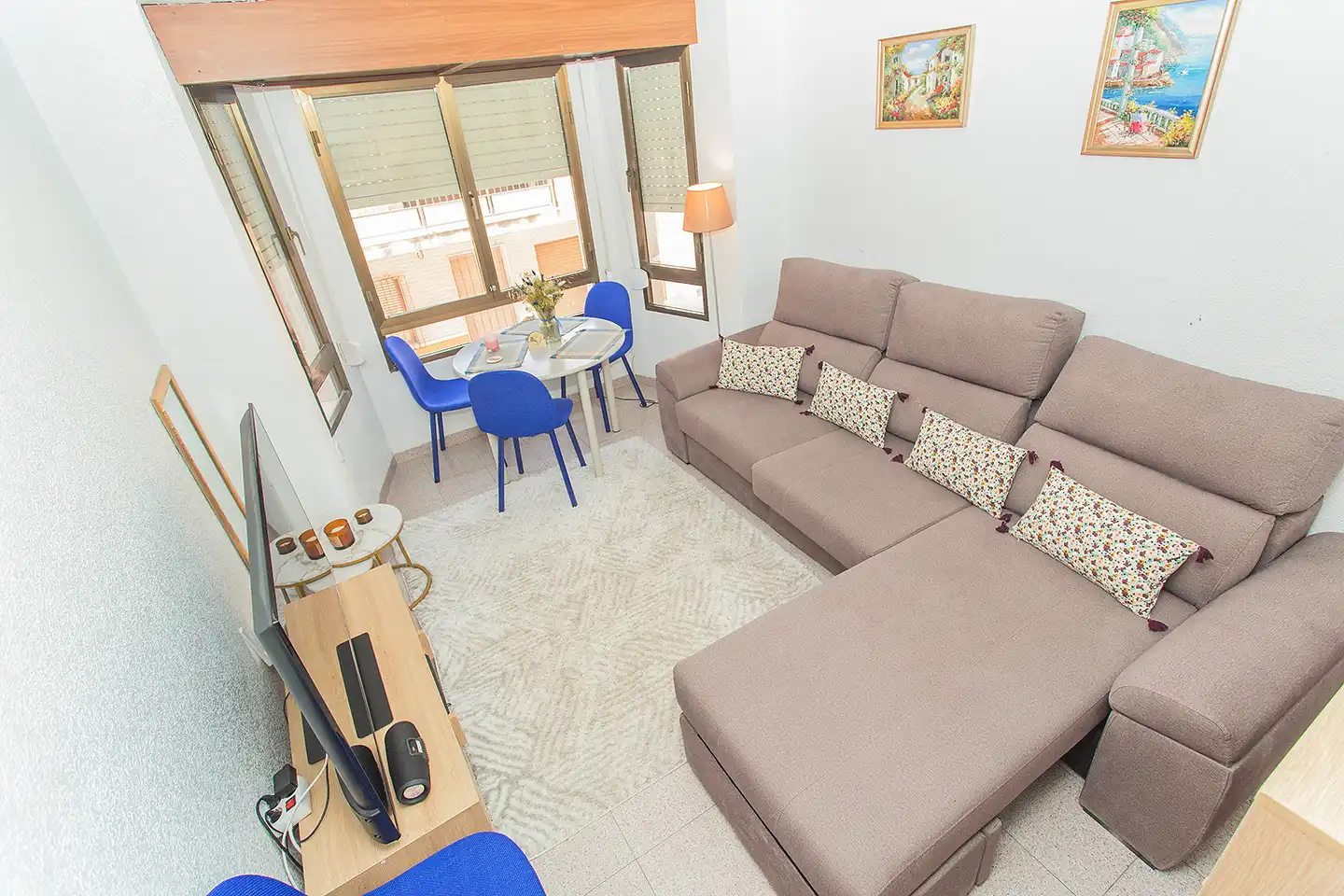 Sala de estar de Casa adosada en venta en Torrevieja con Aire acondicionado, Amueblado y Horno
