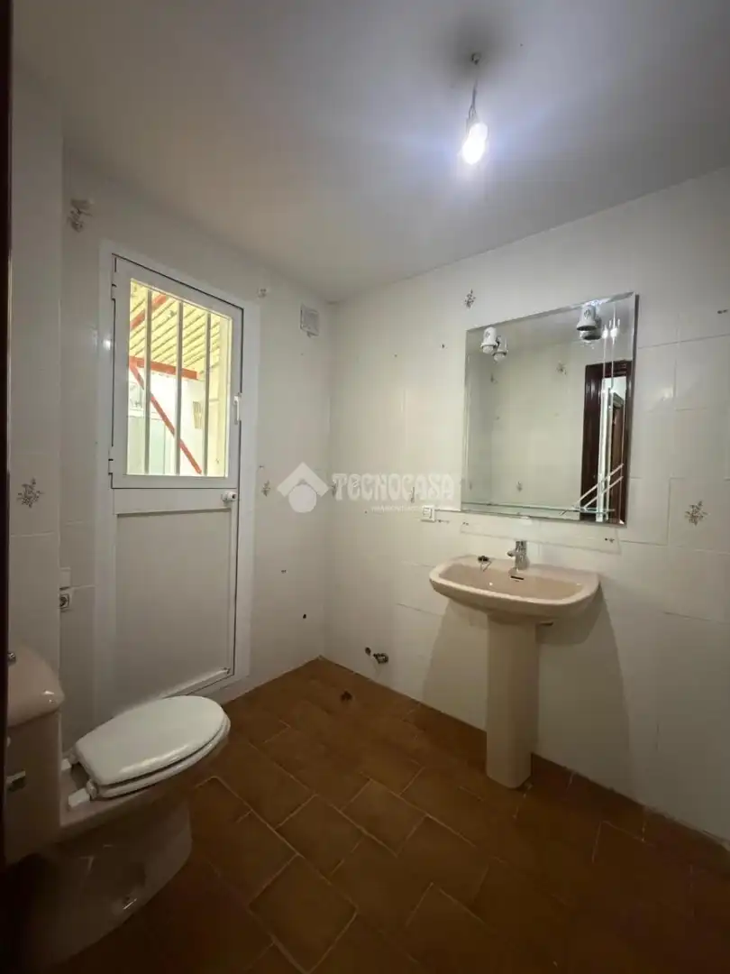 Badezimmer von Wohnung zum Verkauf in Torreblascopedro mit Klimaanlage
