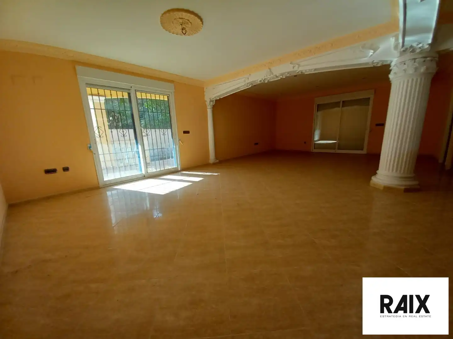 Sala d'estar de Casa o xalet en venda en Alzira amb Calefacció, Piscina i Balcó