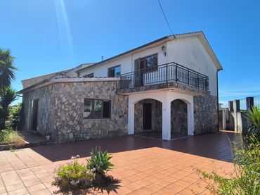 Villa avec balcon à vendre à Rúa Lagartiño 48