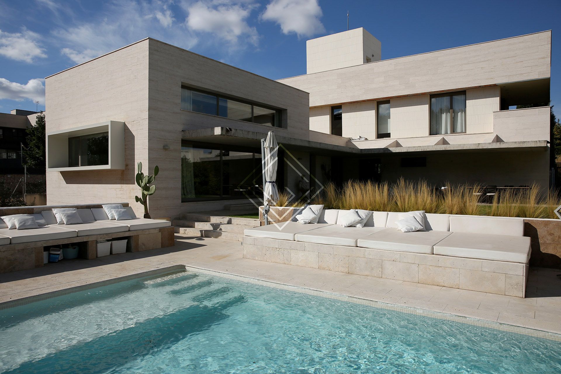 Piscina de Casa o xalet en venda en  Madrid Capital amb Aire condicionat, Calefacció i Jardí privat