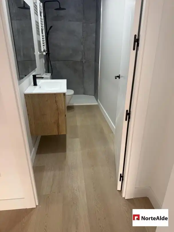 Bany de Pis en venda en Barakaldo  amb Calefacció