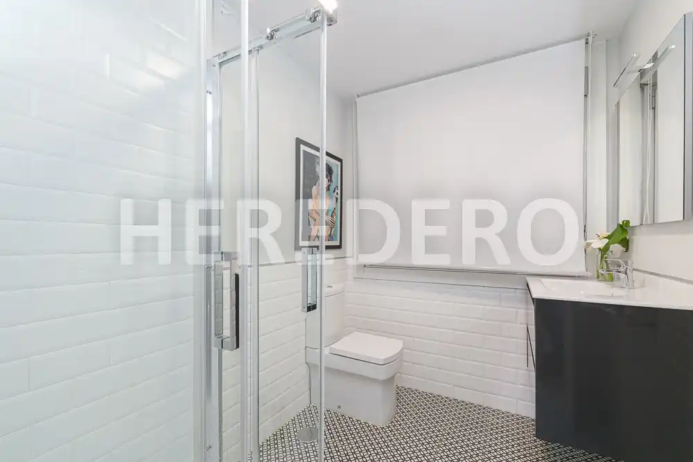 Badezimmer von Wohnung zum Verkauf in Vigo  mit Heizung und Parkett