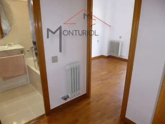 Sala d'estar de Casa adosada en venda en Sant Joan Despí amb Aire condicionat, Calefacció i Jardí privat