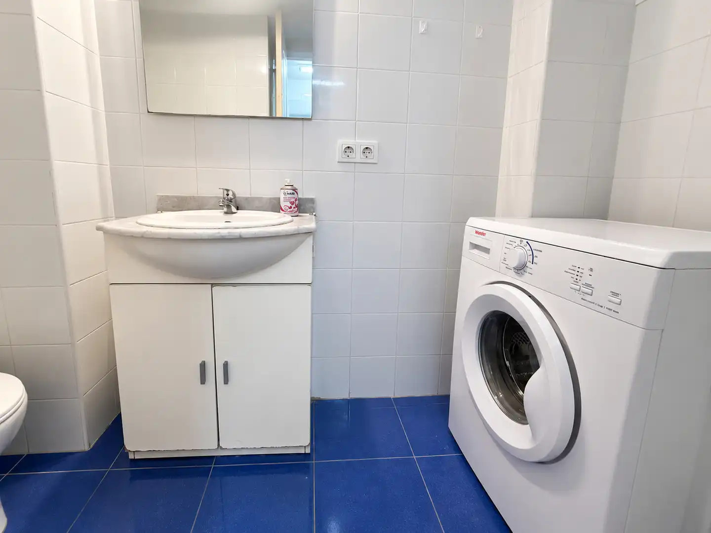 Baño de Piso en venta en Benalmádena con Terraza y Amueblado