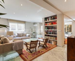 Sala d'estar de Apartament de lloguer en  Valencia Capital amb Aire condicionat, Calefacció i Balcó