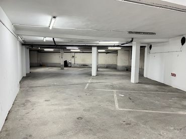 Locale commerciale in vendita a Lugones