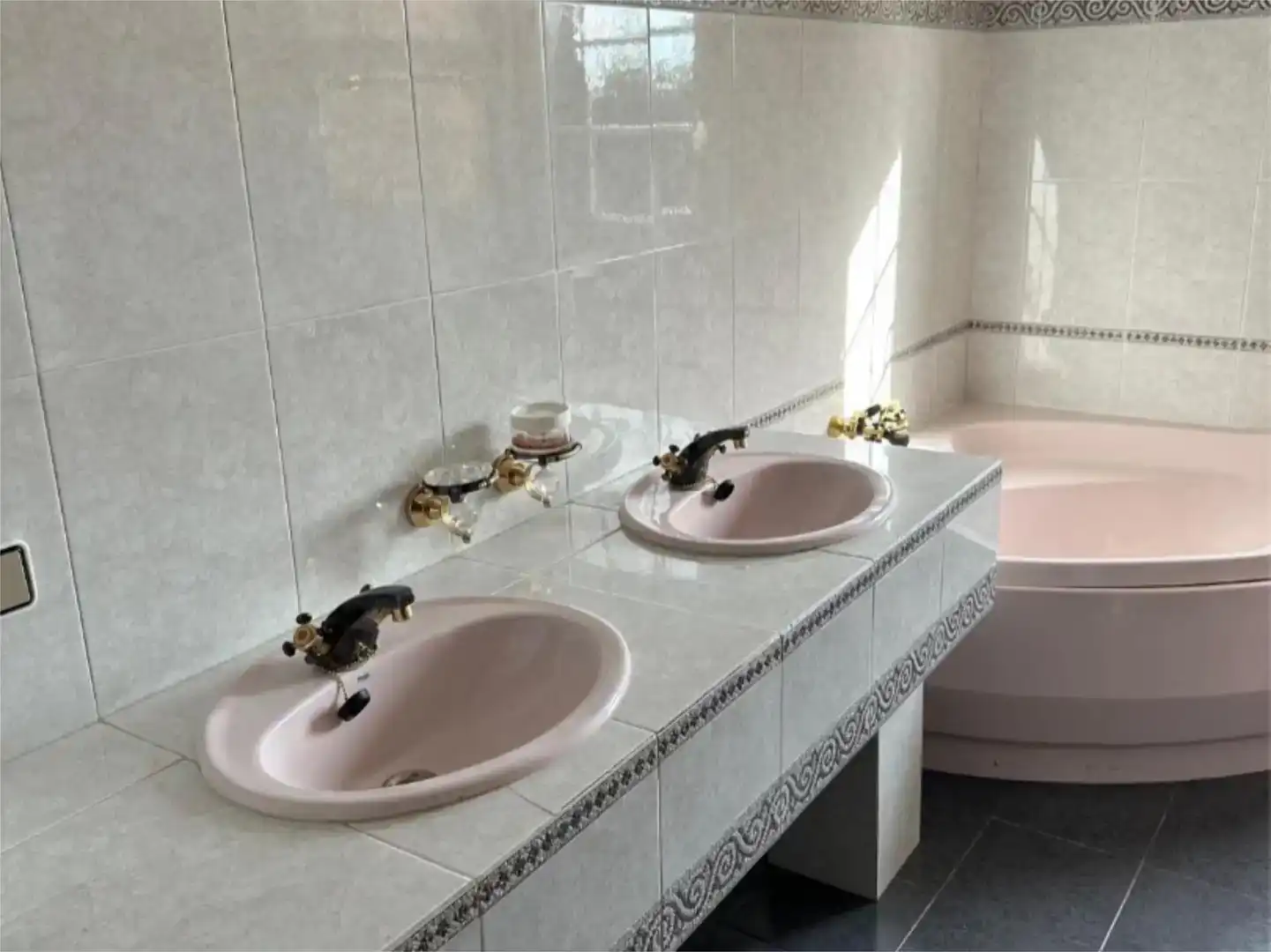 Bathroom of Flat for sale in Sariegos, León