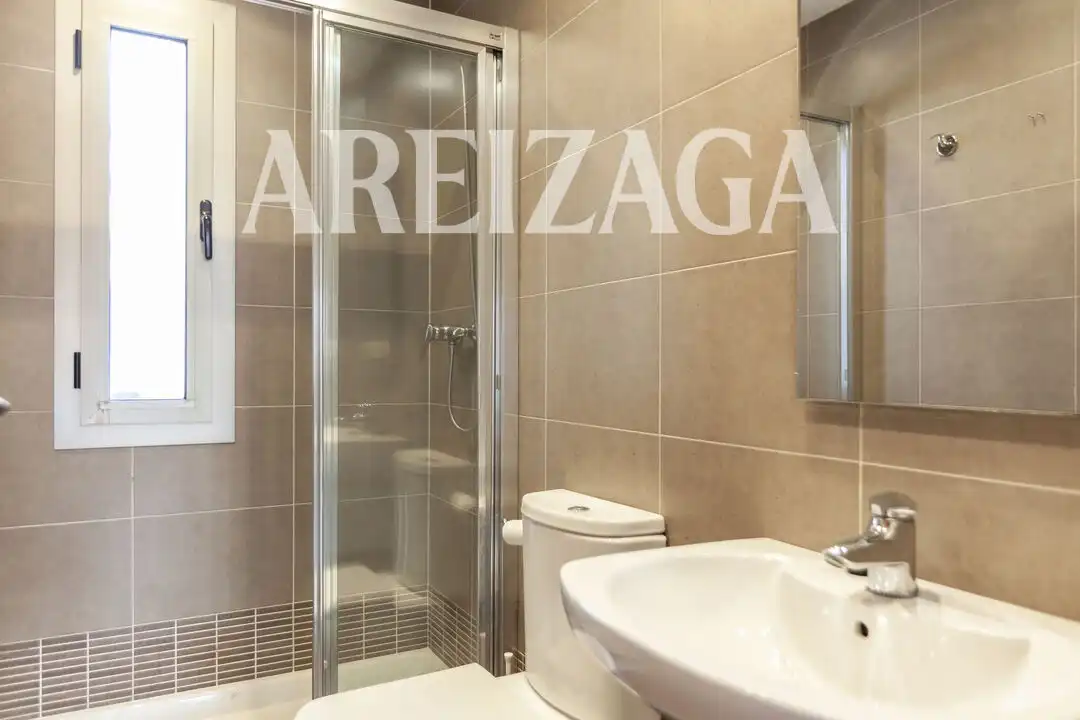 Badezimmer von Wohnung zum Verkauf in Donostia - San Sebastián  mit Heizung, Terrasse und Balkon