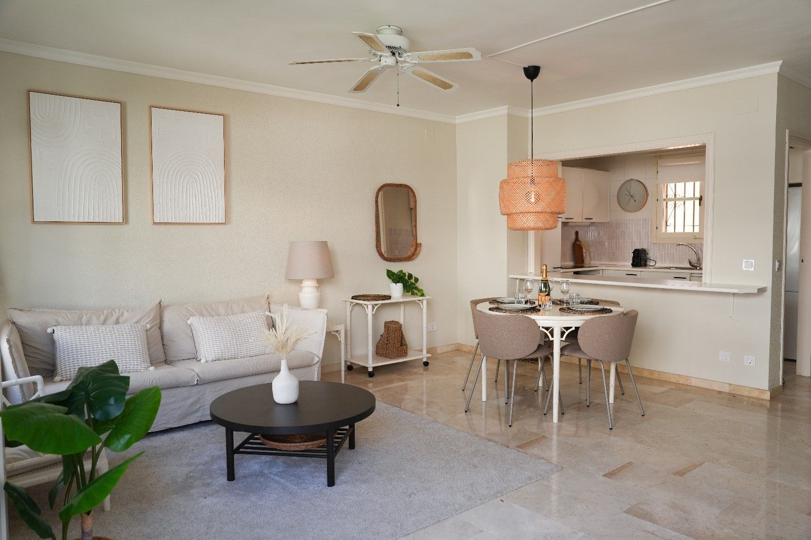 Living room of Apartment to rent in Estepona  with Air Conditioner, Terrace and Swimming Pool