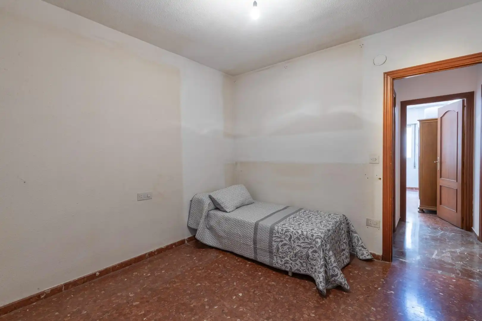 Dormitori de Pis en venda en Granada