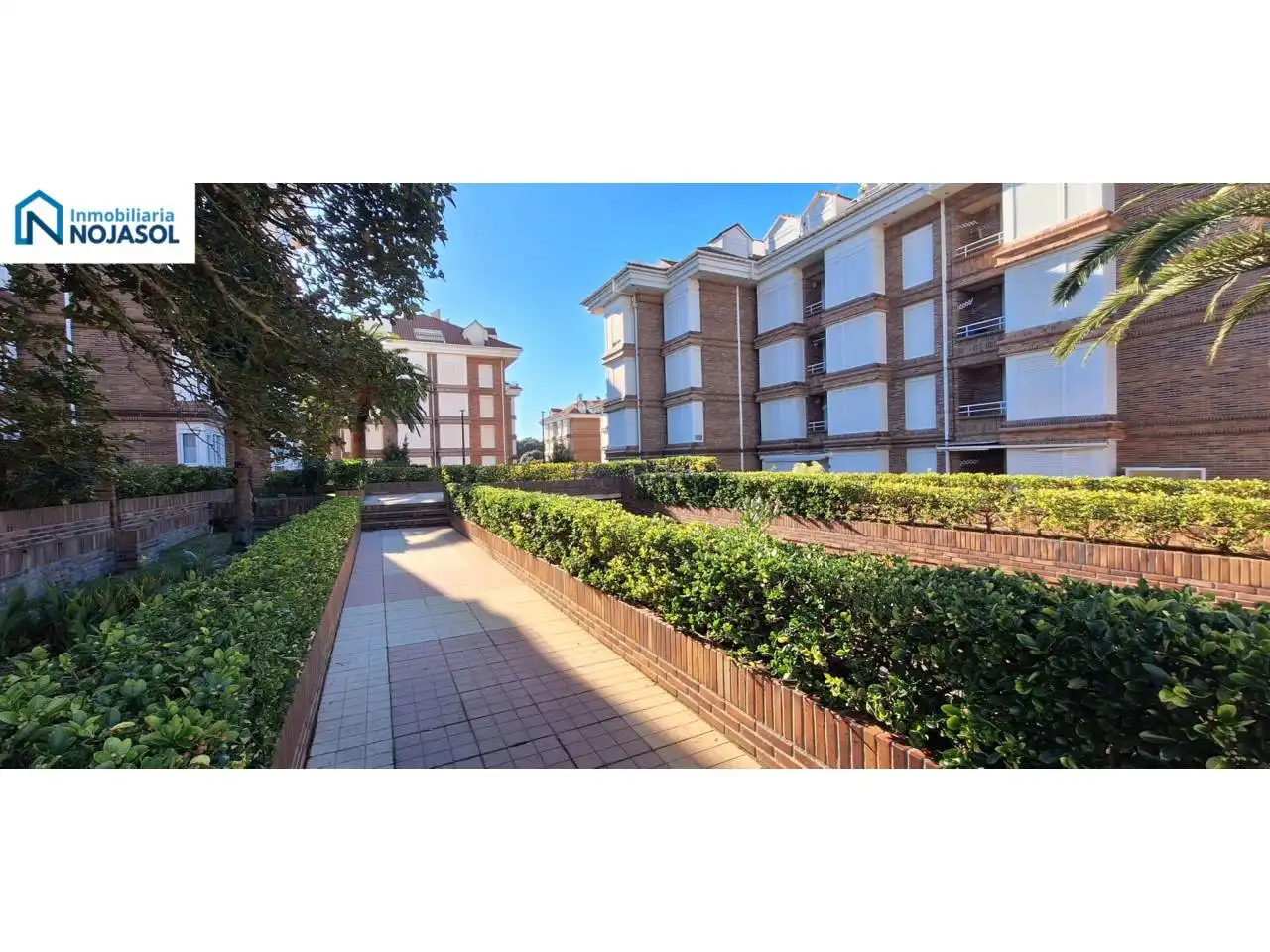 Außenansicht von Wohnung zur Miete in Noja mit Heizung, Privatgarten und Terrasse
