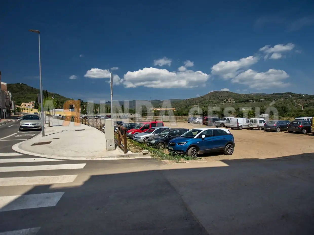 Parking de Local en venta en La Selva del Camp con Aire acondicionado, Calefacción y Amueblado