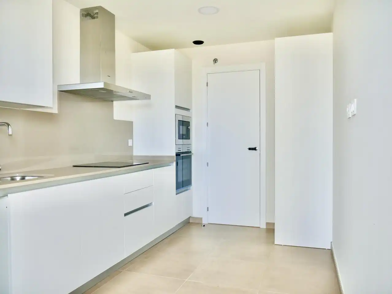 Flat for rent in Ángel Ojeda Avilés, Entrenúcleos