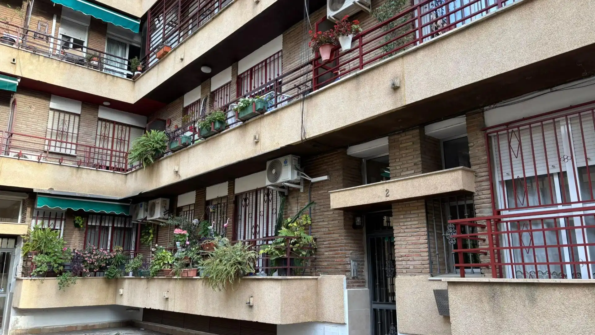 Exterior view of Flat for sale in Sevilla  with Air Conditioner, Private garden and Furnished