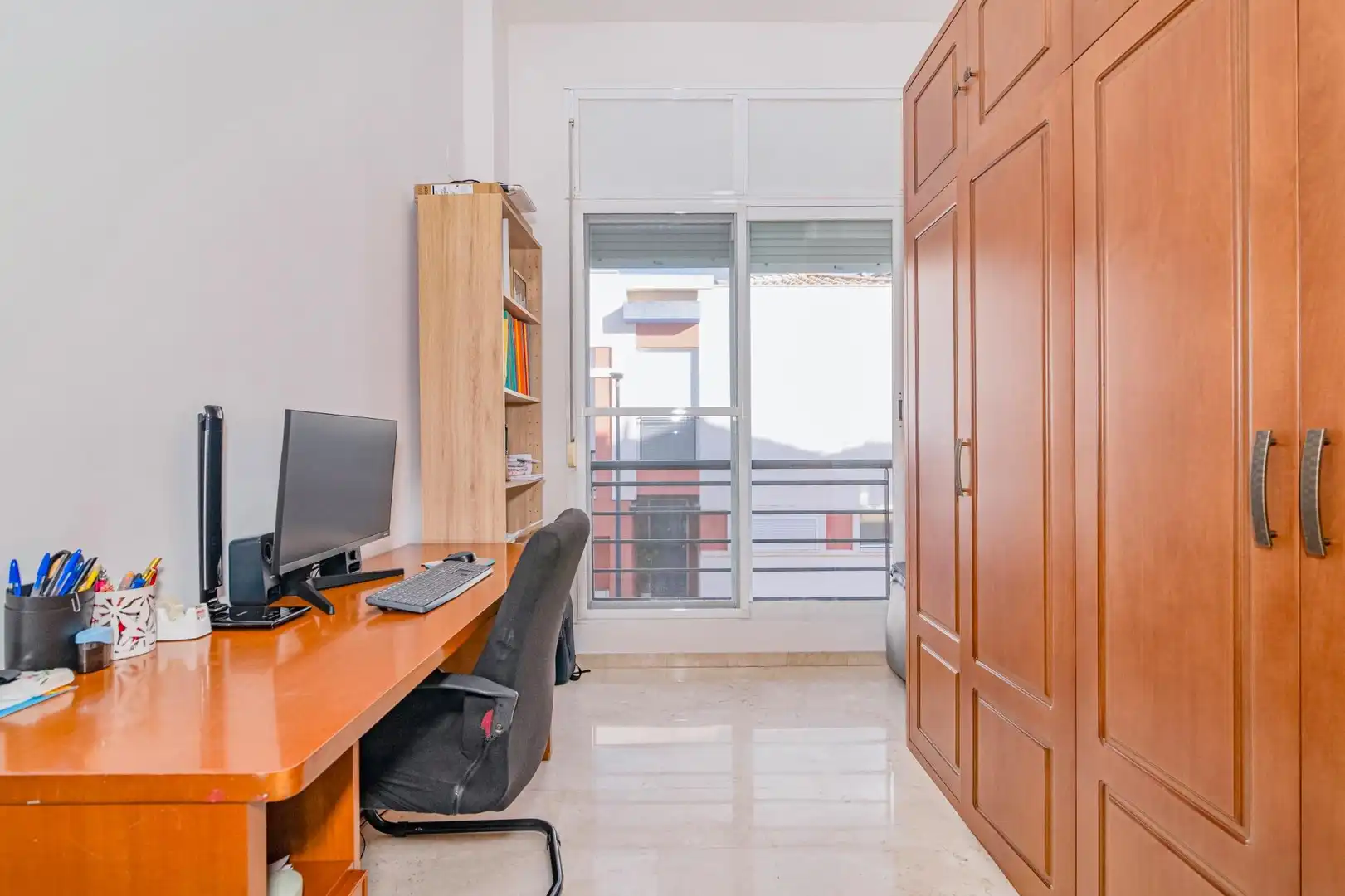 Habitación de Casa adosada en venta en Armilla con Aire acondicionado, Calefacción y Jardín privado
