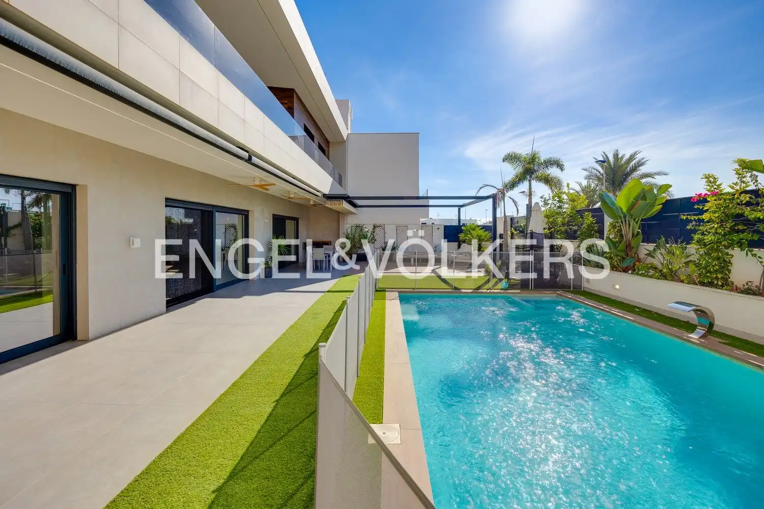 Piscina de Casa o chalet en venta en San Pedro del Pinatar con Aire acondicionado, Calefacción y Jardín privado