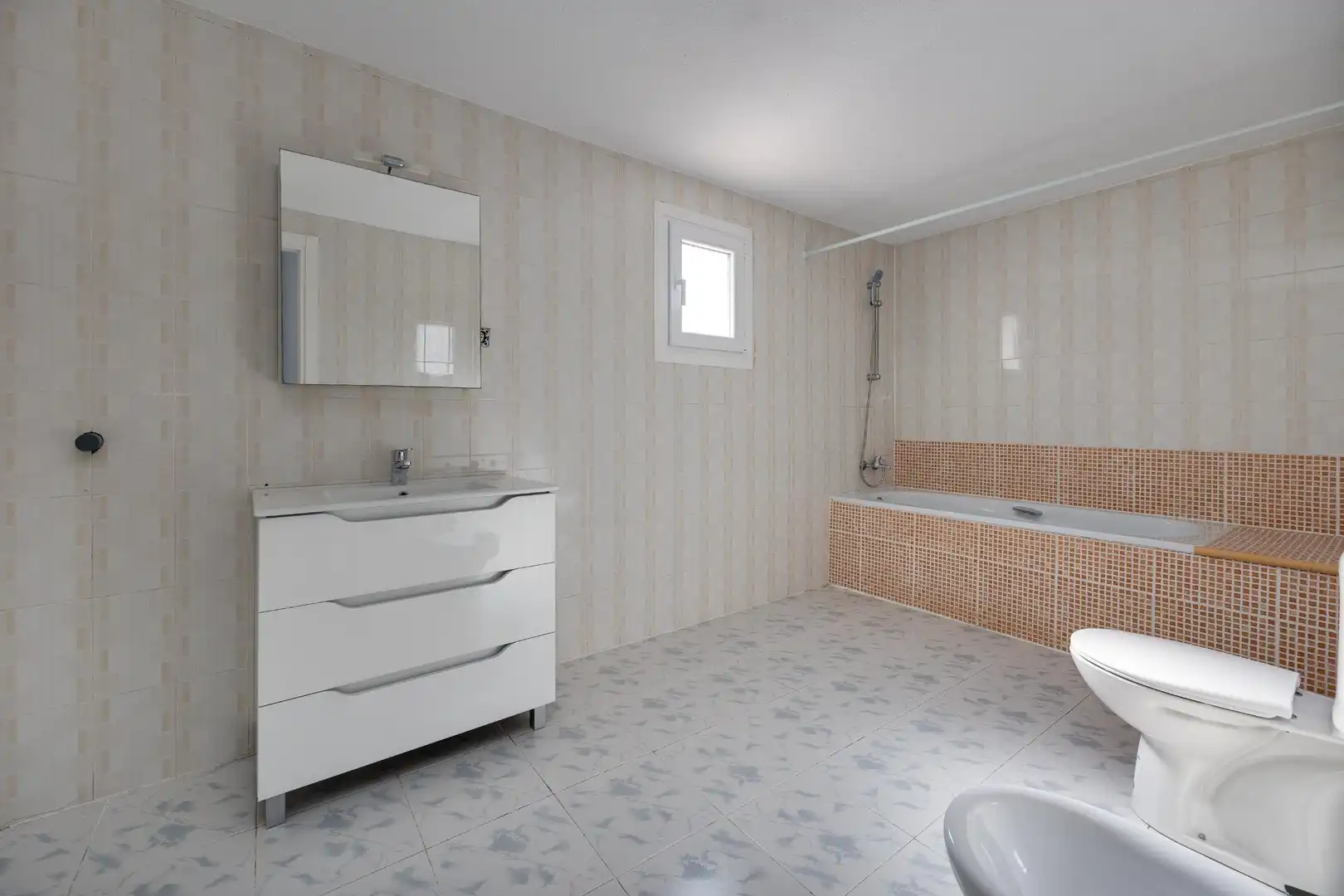 Casa aparellada amb terrassa en venda a Zona Carrefour - Urbanizaciones, imagen 26