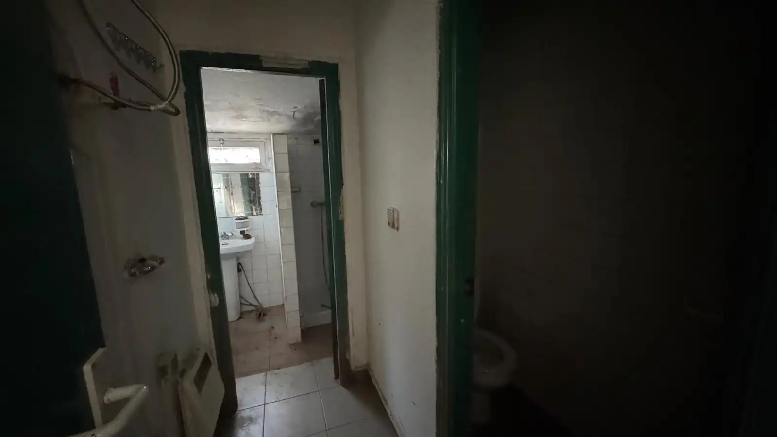 Badezimmer von Fabrikhallen zum Verkauf in Ortuella