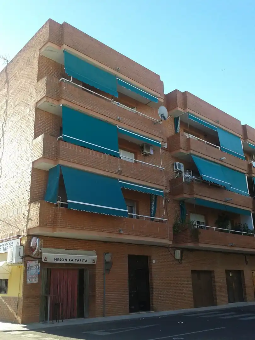 Piso en venta en Avenida Conquistadores 31, imagen 2