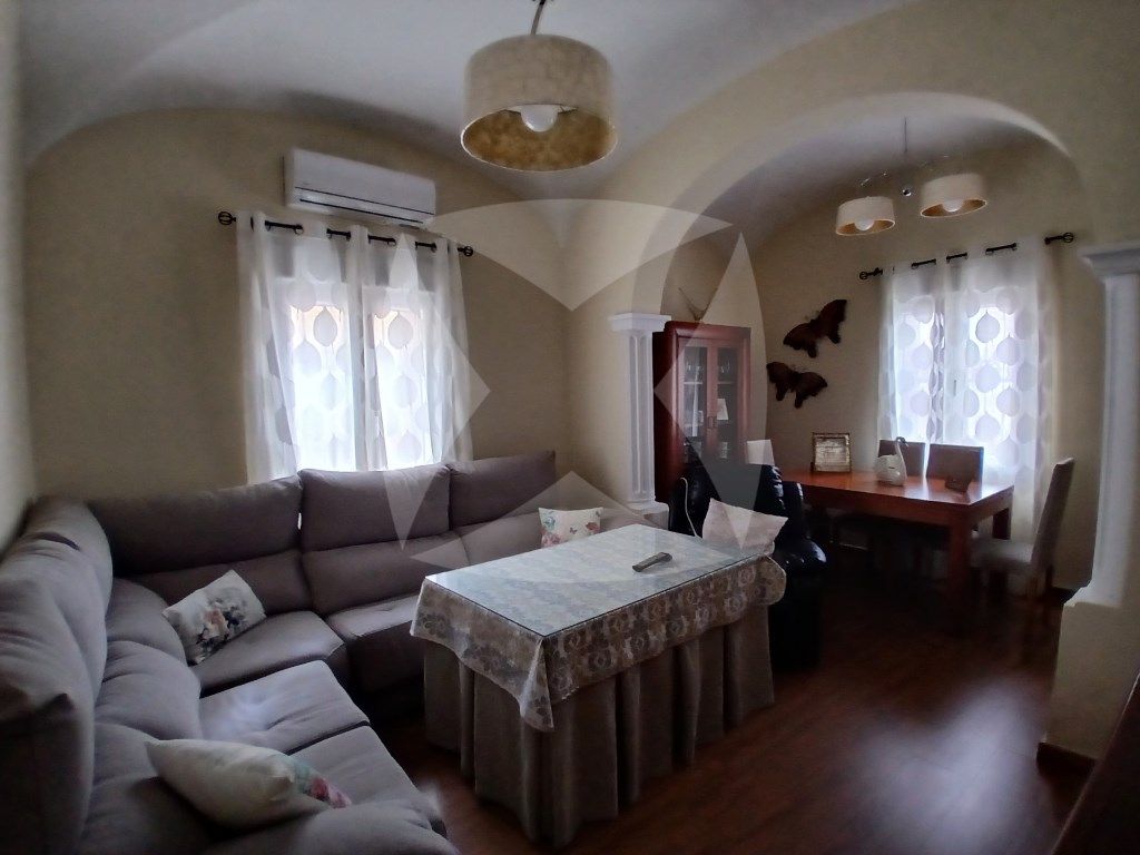 Sala d'estar de Casa o xalet en venda en Badajoz Capital amb Aire condicionat, Forn i Microones
