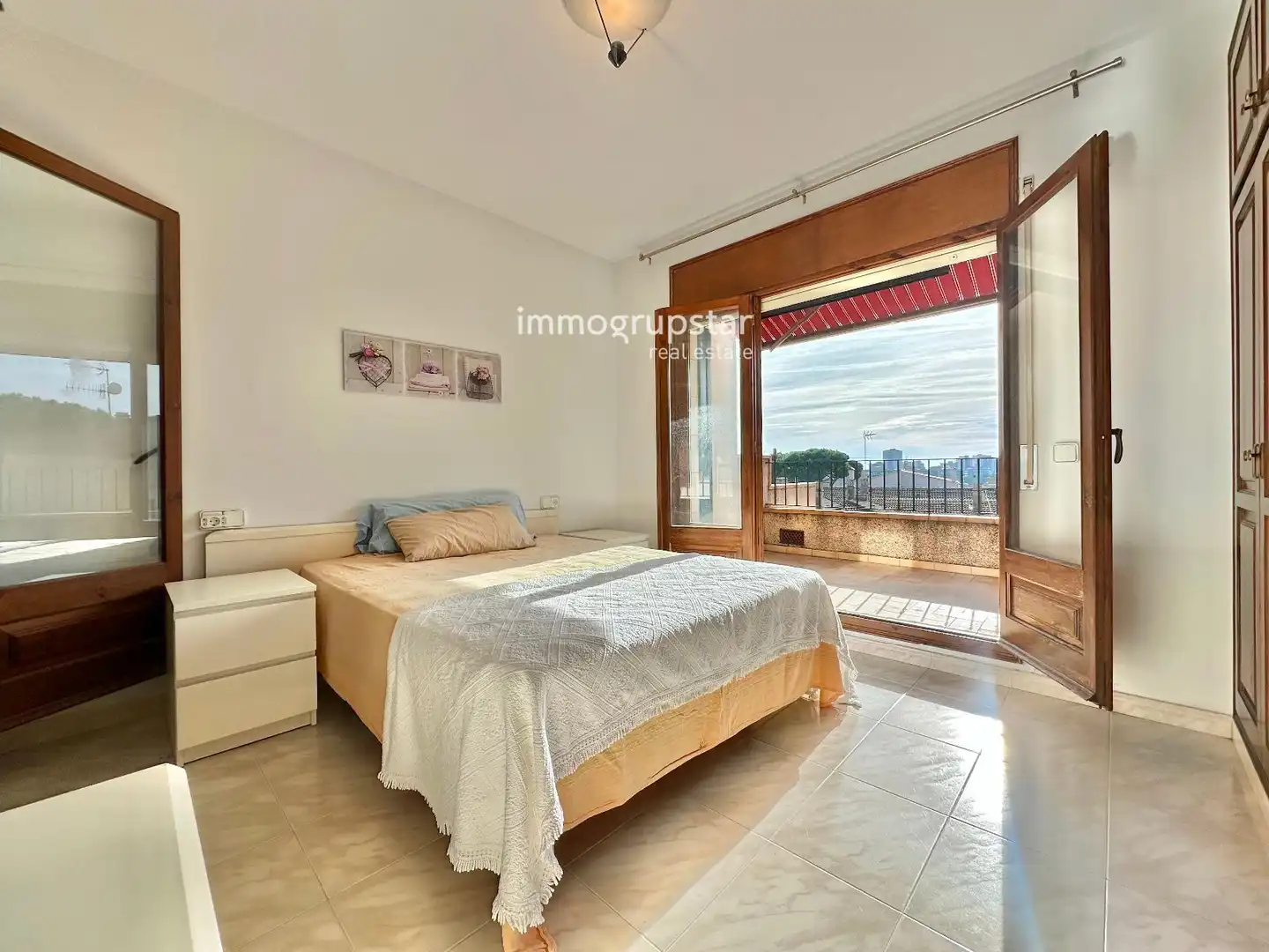 Schlafzimmer von Einfamilien-Reihenhaus zum Verkauf in Castell d'Aro, Platja d'Aro i s'Agaró mit Heizung, Privatgarten und Terrasse