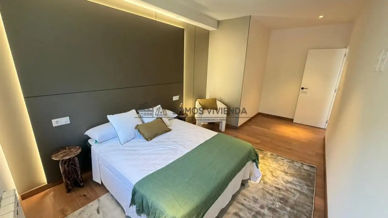 Habitación de Piso en venta en Ourense Capital  con Calefacción, Trastero y Balcón