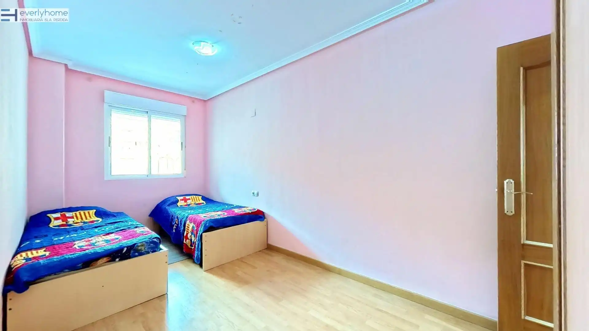 Habitación de Piso en venta en Castellón de la Plana / Castelló de la Plana con Parquet y Trastero
