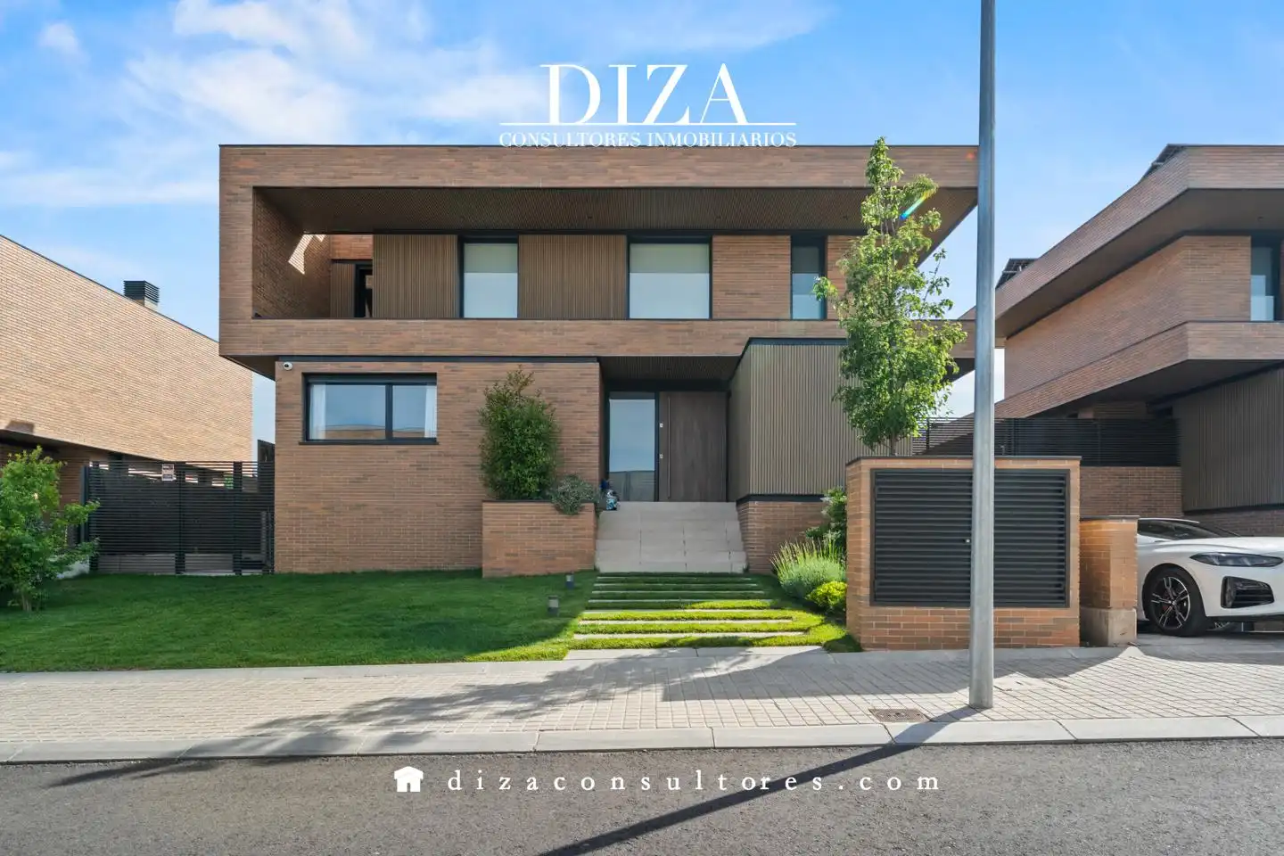 Exterior view of Houses for sale in Las Rozas de Madrid  with Air Conditioner, Heating and Private garden