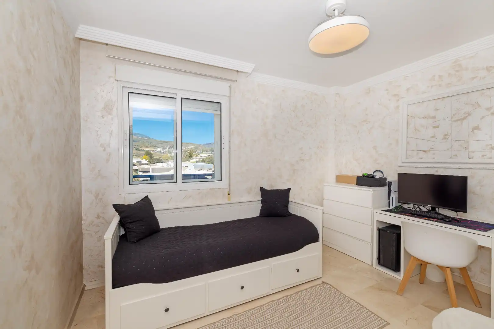Schlafzimmer von Wohnung zum Verkauf in Marbella mit Klimaanlage, Heizung und Terrasse