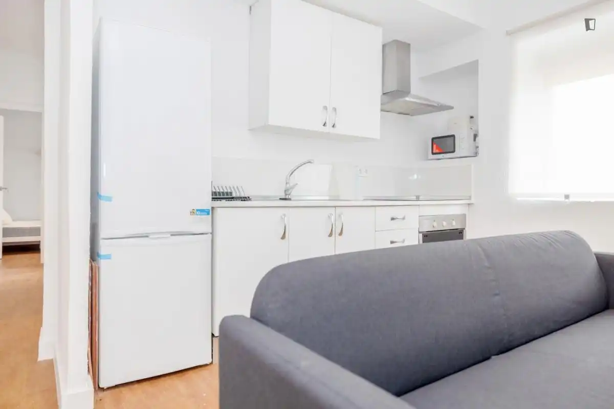 Cuina de Apartament per a compartir en Jerez de la Frontera amb Moblat, Rentadora i Microones