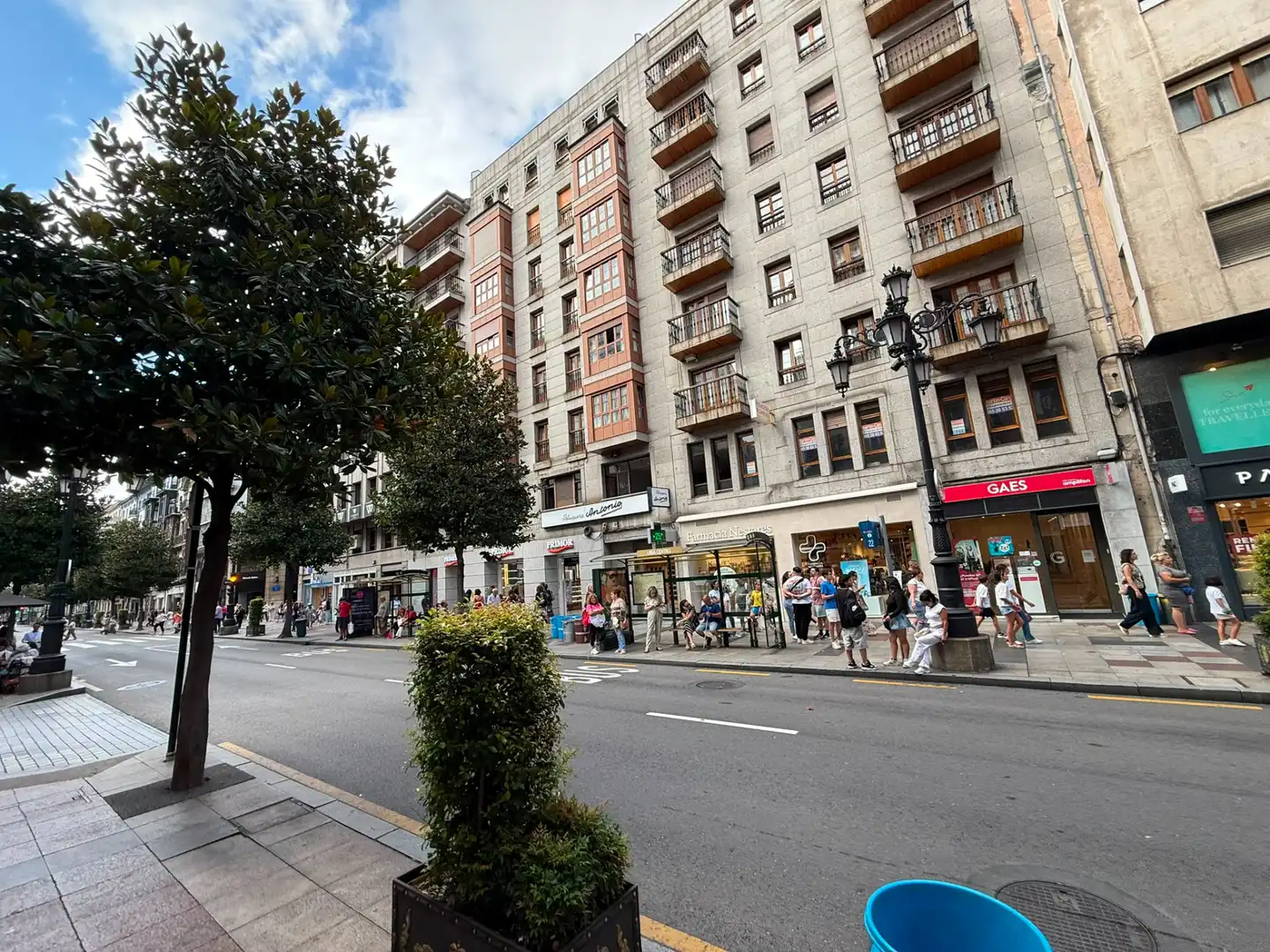 Vista exterior de Oficina de alquiler en Oviedo  con Calefacción, Terraza y Amueblado