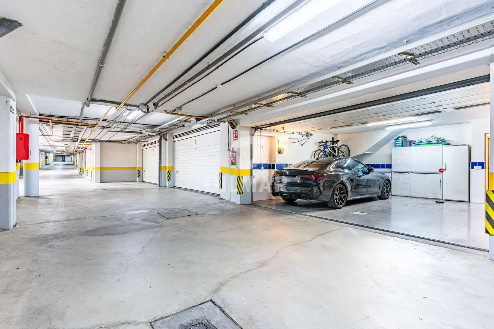 Parking de Casa adosada en venta en Boadilla del Monte con Calefacción, Jardín privado y Piscina