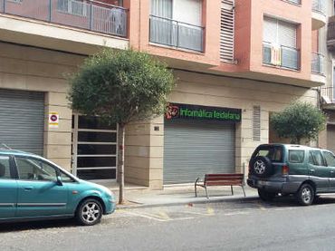 Local comercial en venda a C/ Corts Catalanes