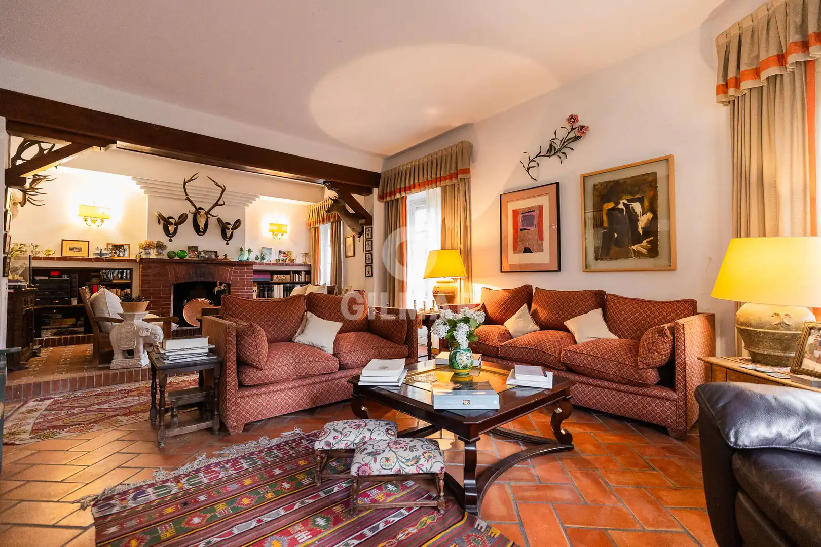 Sala d'estar de Casa o xalet en venda en San Lorenzo de El Escorial amb Calefacció i Jardí privat