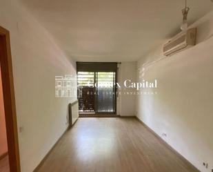 Exterior view of Planta baja for sale in  Barcelona Capital  with Air Conditioner, Heating and Terrace