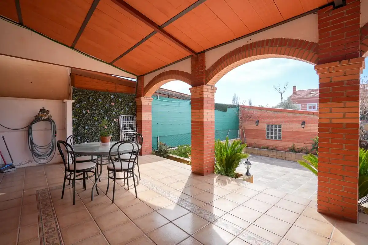 Terrassa de Casa adosada en venda en Meco amb Aire condicionat, Calefacció i Jardí privat