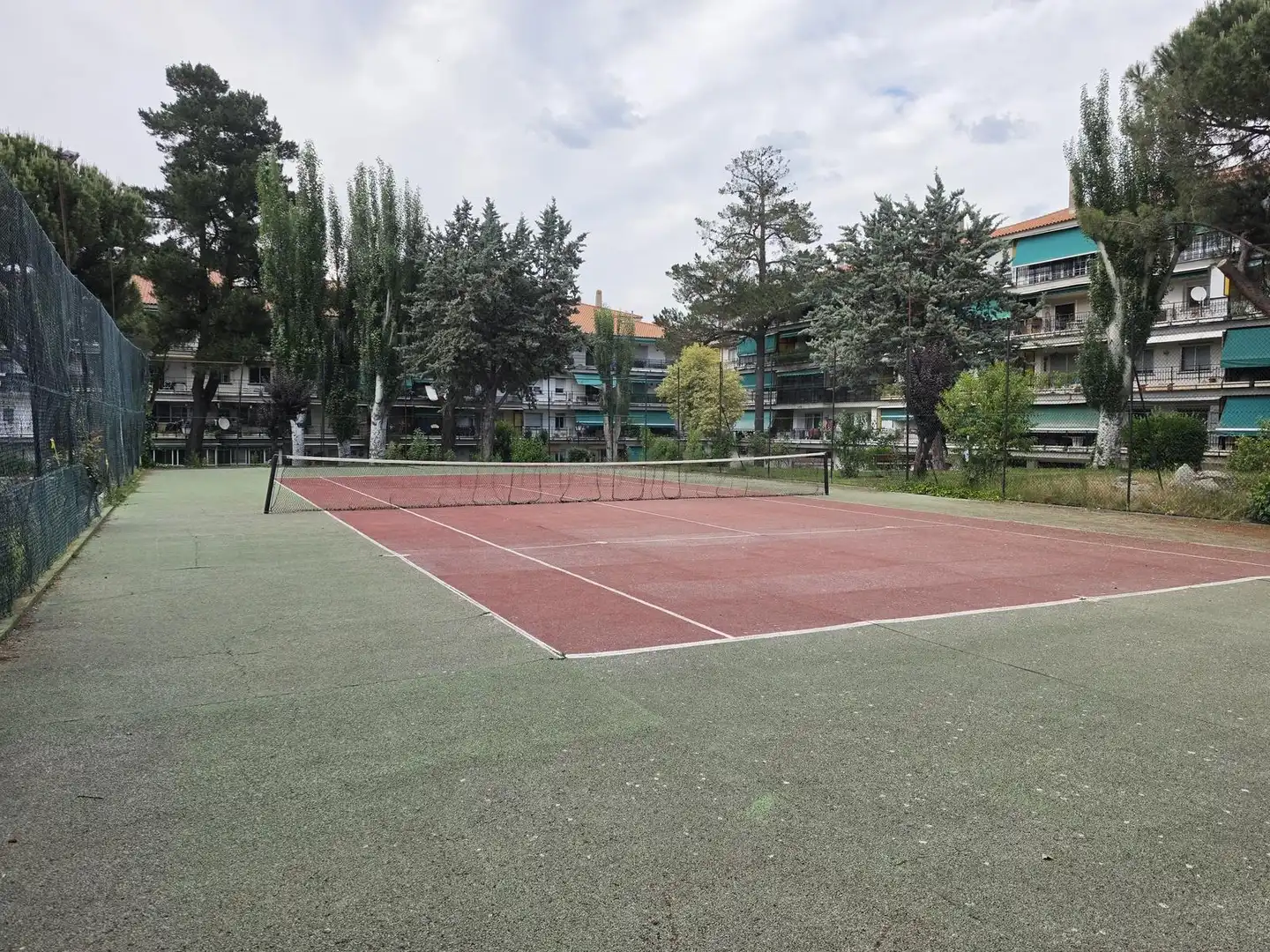 Parkplatz von Wohnung zum Verkauf in Collado Villalba mit Klimaanlage, Heizung und Terrasse