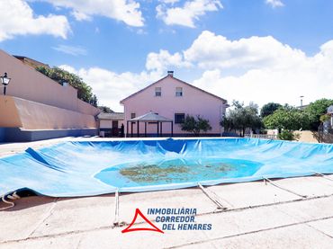 Chalet con piscina en venta en Calle Quebrantarrejas